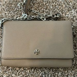 AUTHENTIC Tory Burch Robinson Saffiano Wallet-On-Chain